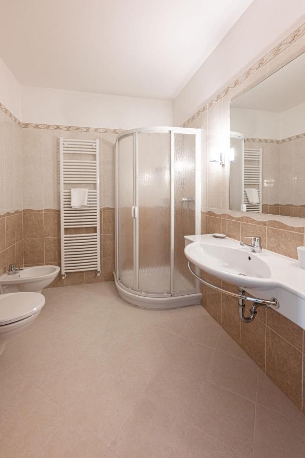 Gruenwald Hotel ซาลอร์โน ภายนอก รูปภาพ